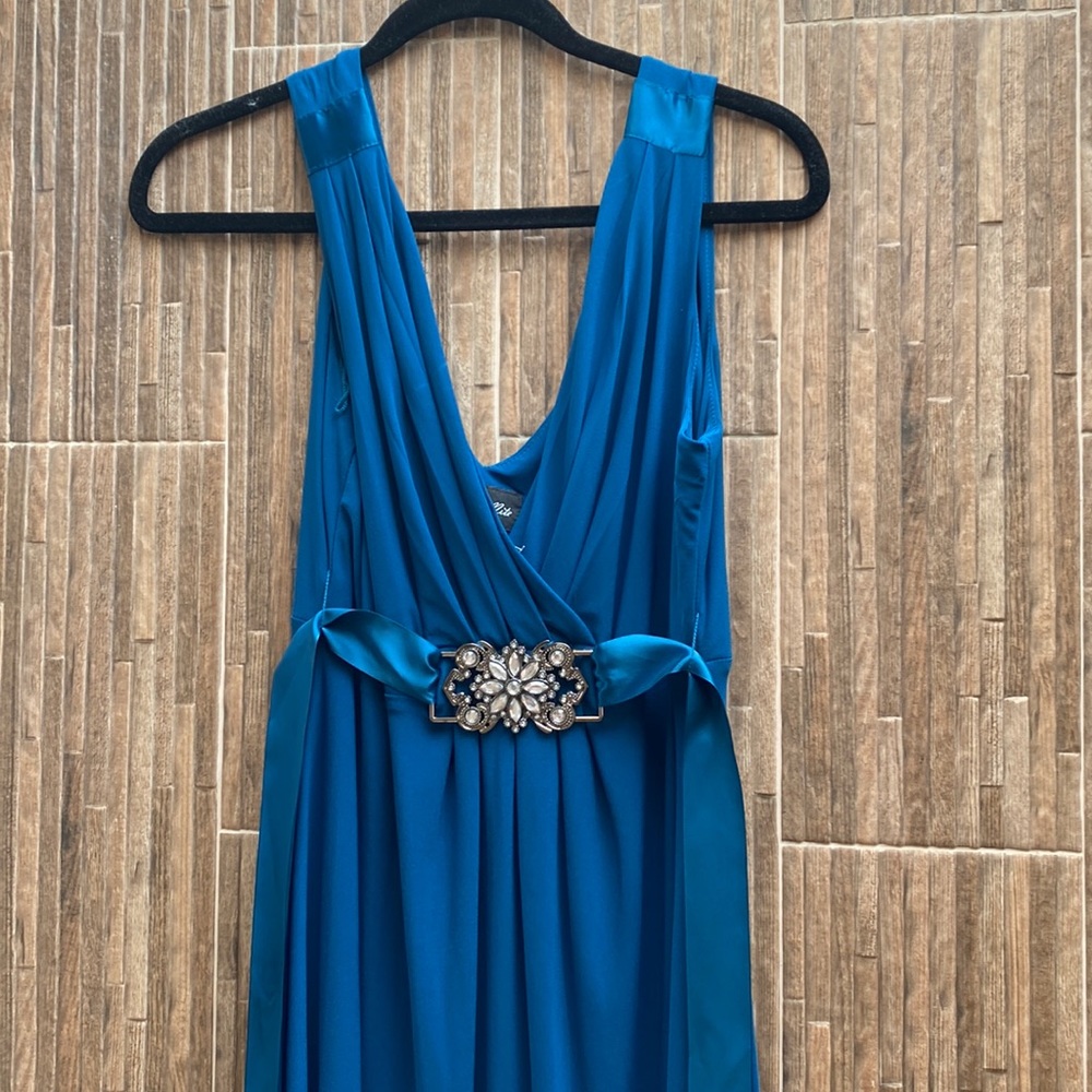 NWOT Gorgeous turquoise evening dress